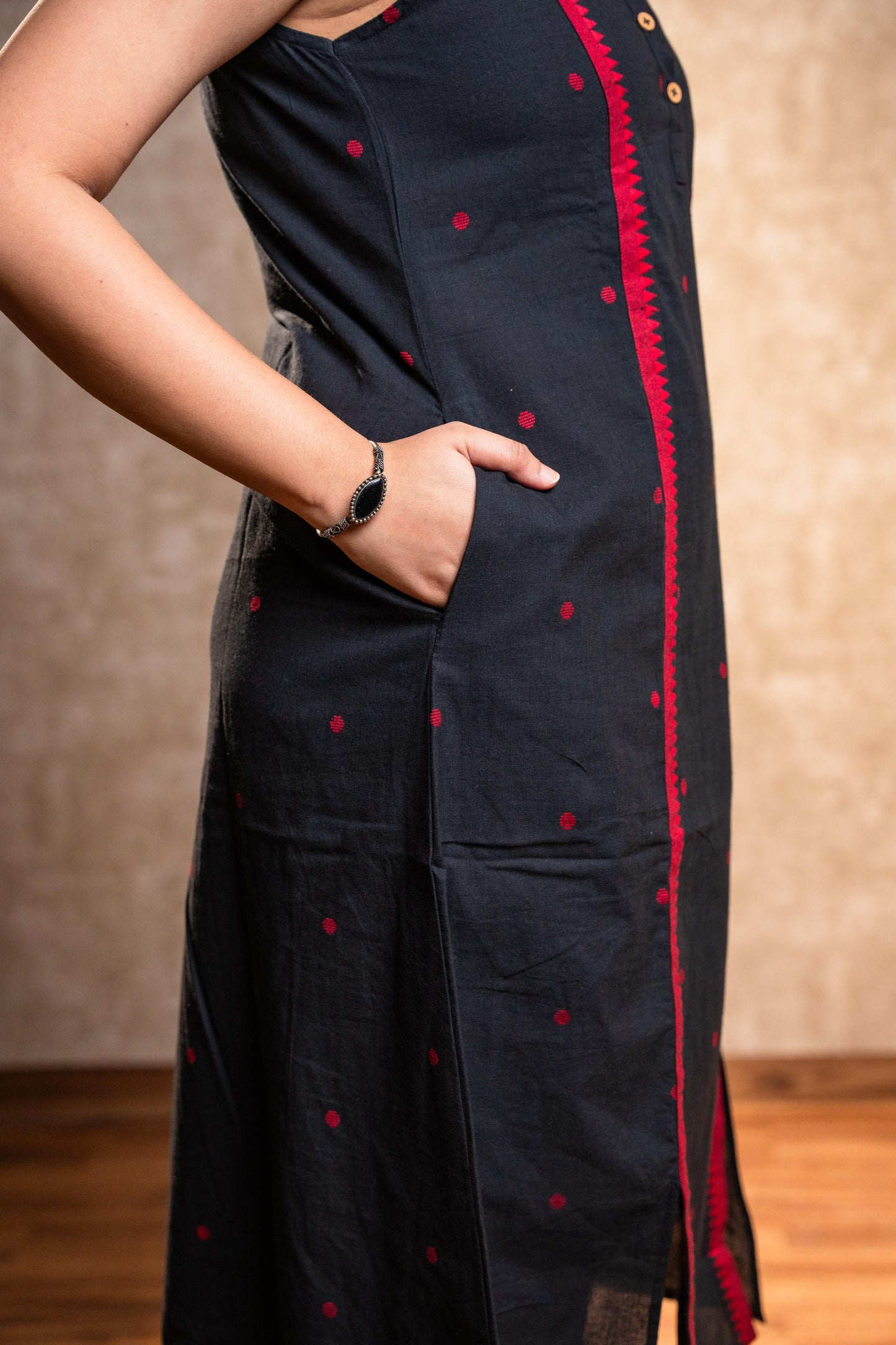 Black Sleeveless Kurta
