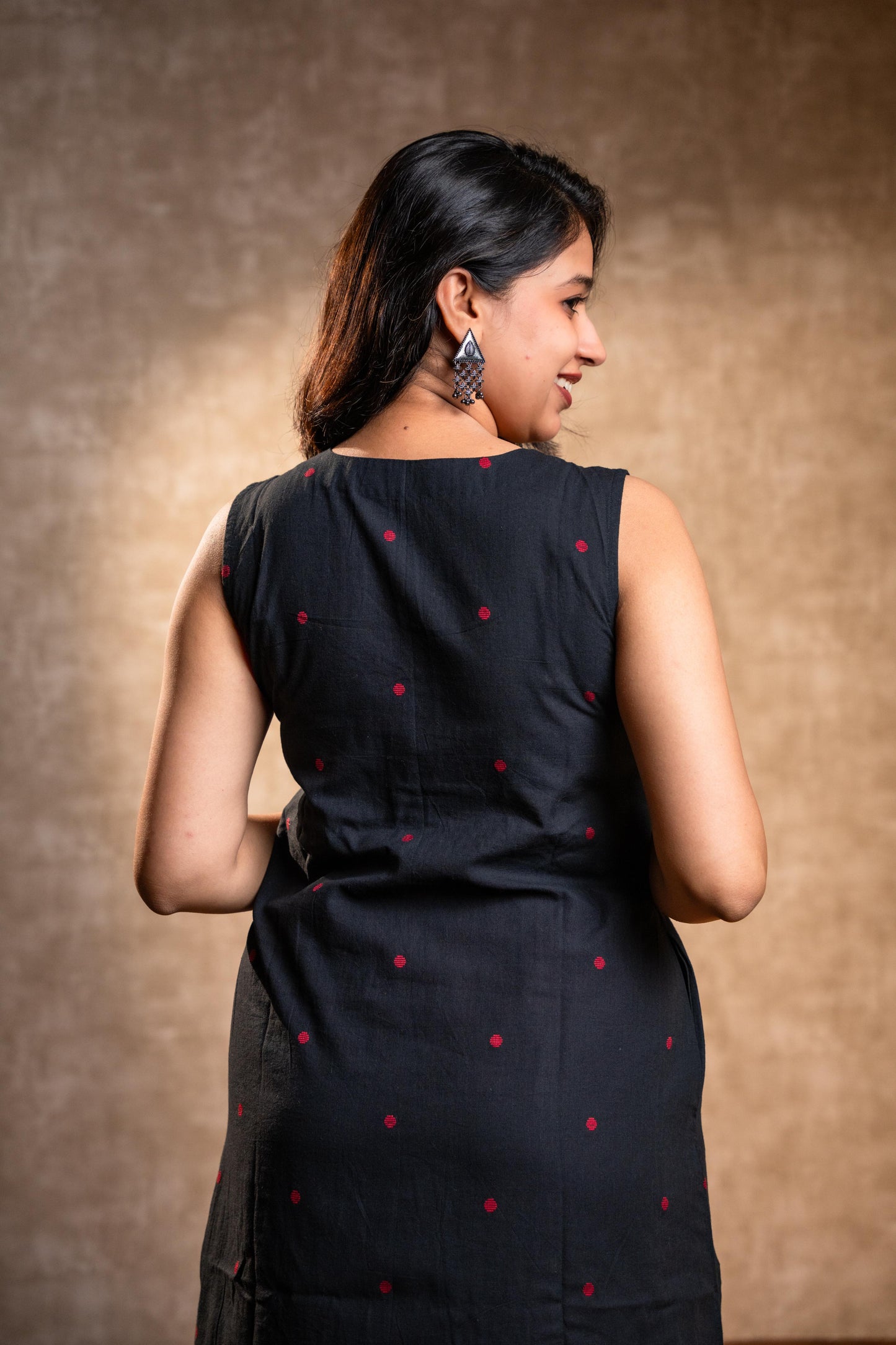 Black Sleeveless Kurta