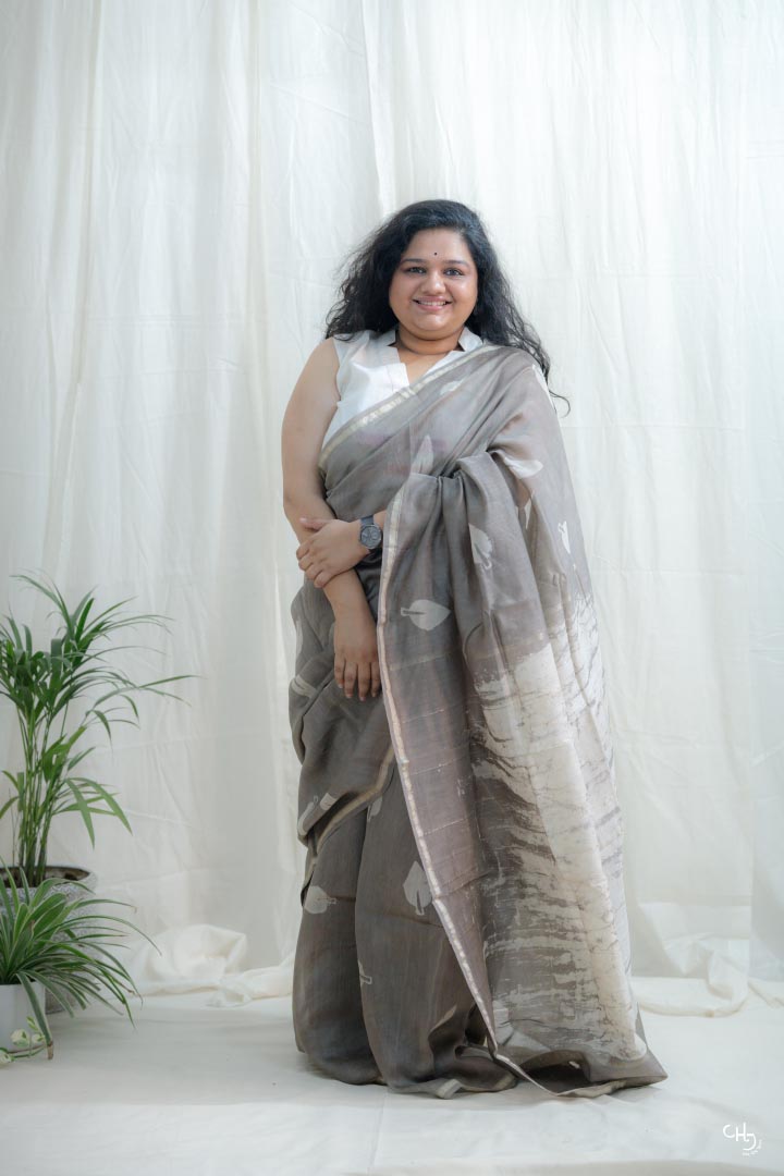 brwn grey leaf saree