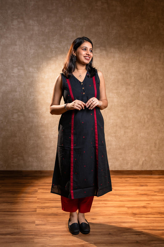 Black Sleeveless Kurta Set