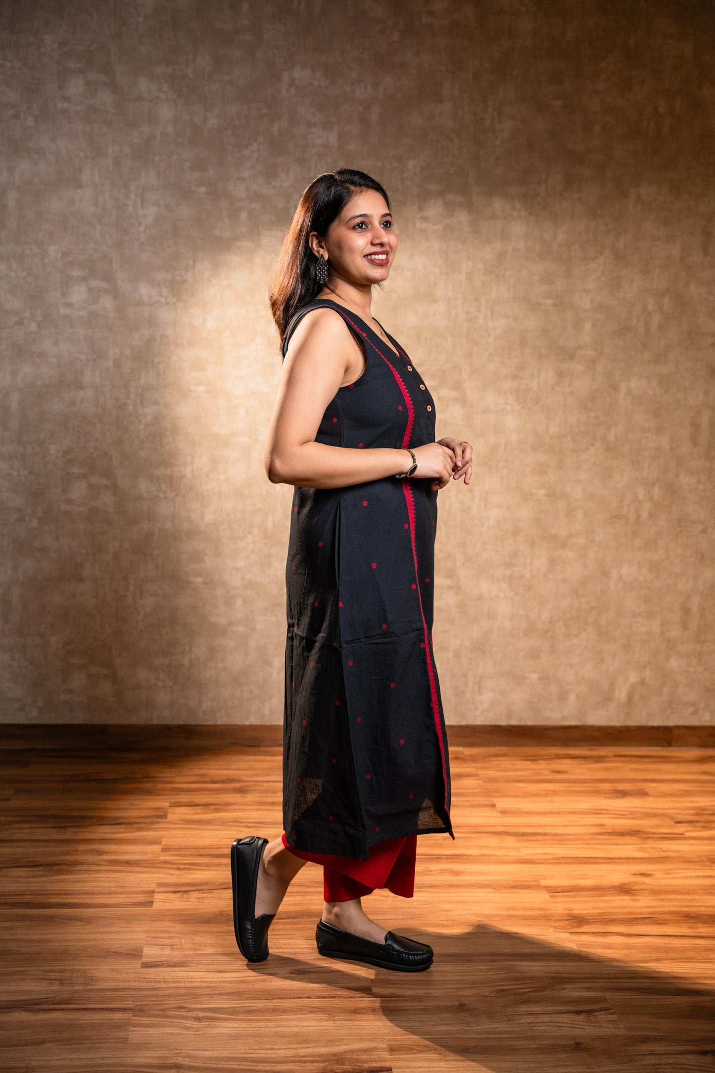 Black Sleeveless Kurta