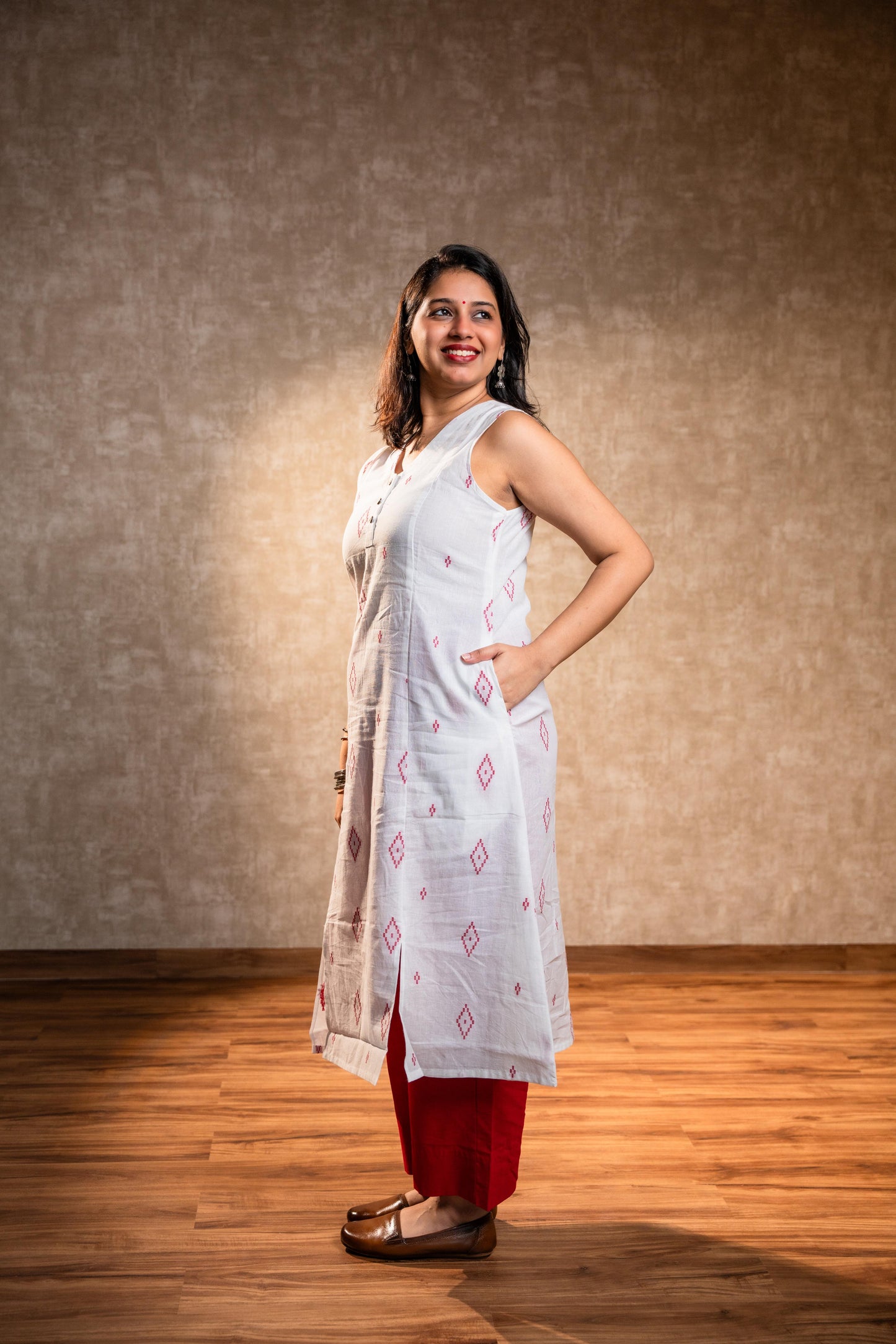 White Sleeveless Kurta Set