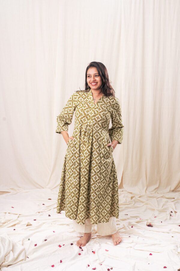 V neck Gathered Set - Image 3