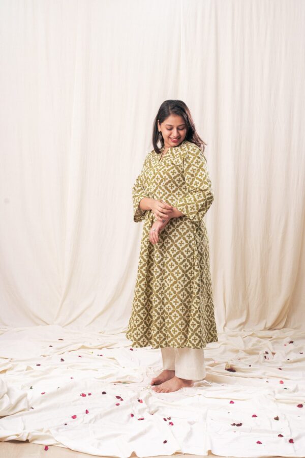 V neck Gathered Set - Image 5