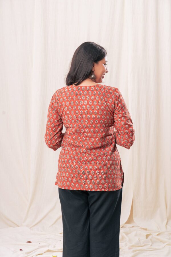 Red Keyhole tunic - Image 4