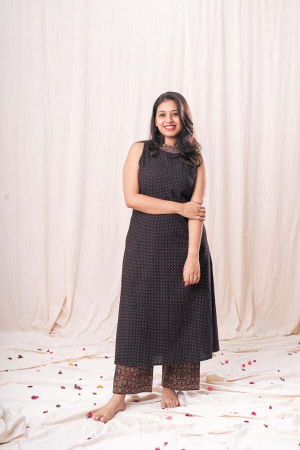 Ajrakh Polka Incut Set - Image 5