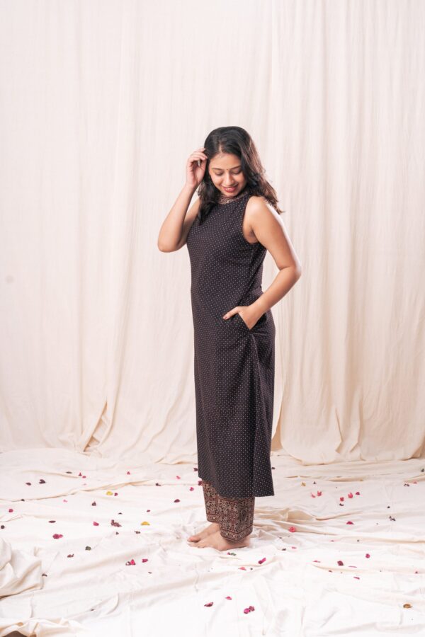Ajrakh Polka Incut Set - Image 3