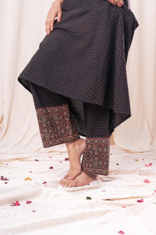 Ajrakh Polka Incut Set - Image 2