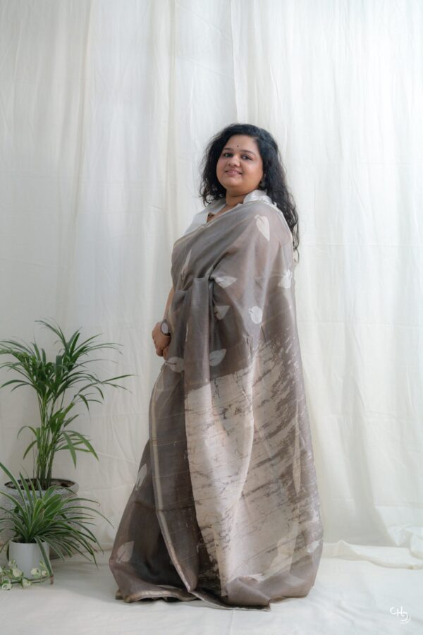 brwn grey leaf saree - Image 3