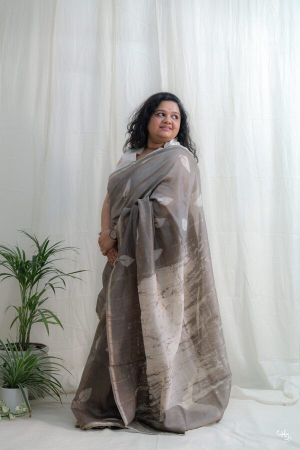 brwn grey leaf saree - Image 2