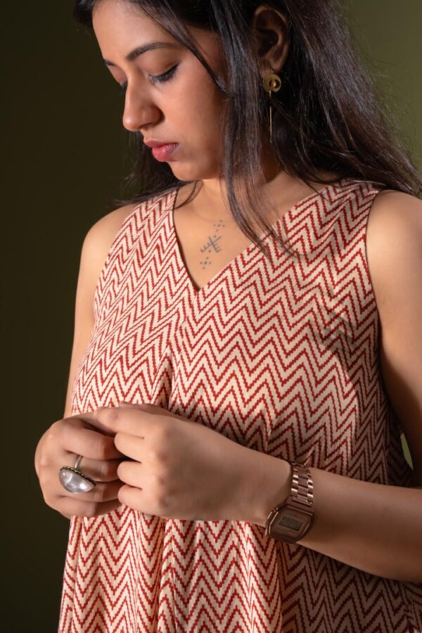 Zig Zag Panel Kurta - Image 2