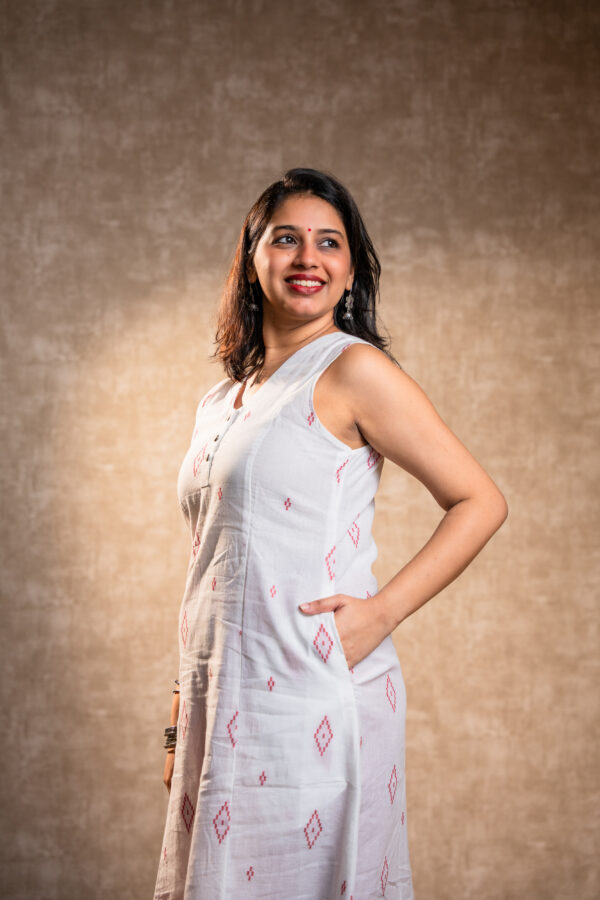White Sleeveless Kurta Set - Image 2